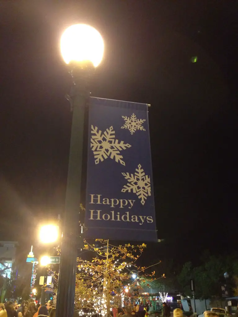 Roseville Holiday Tree Lighting Ceremony Les aventures de la famille