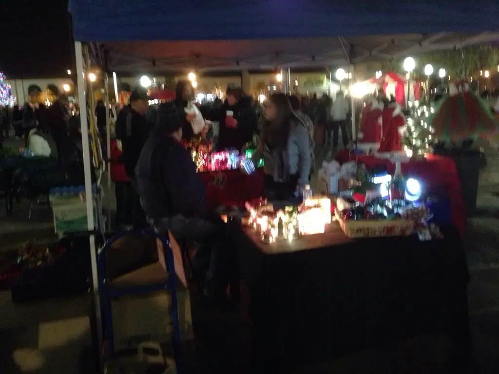 Roseville Holiday Tree Lighting Ceremony Les aventures de la famille