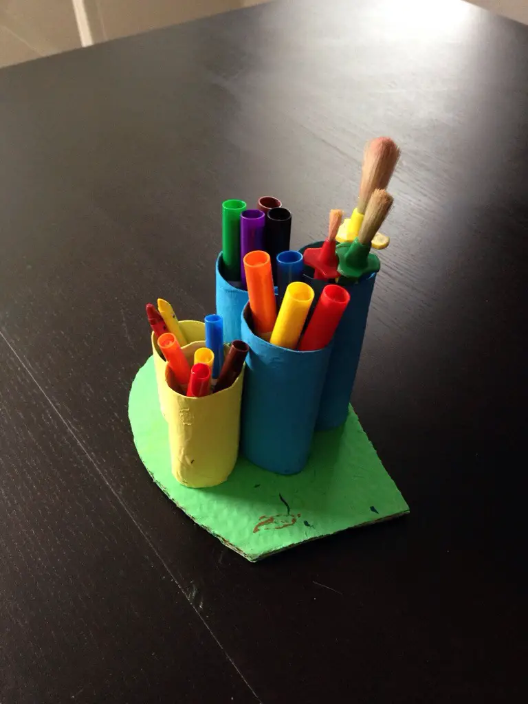 DIY pot à crayon en rouleaux de papier toilette - Lotus