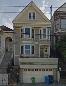 La maison bleue est plutôt marron dans google street view...